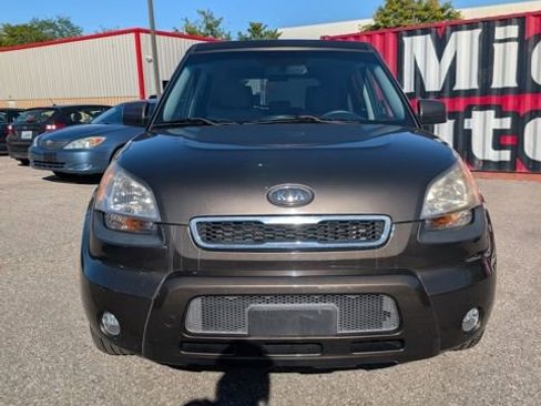Used 2011 Kia Soul ! image 2