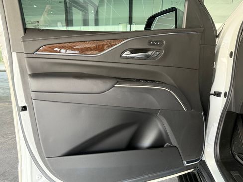 Used 2022 Cadillac Escalade Sport Platinum AWD/4WD image 21