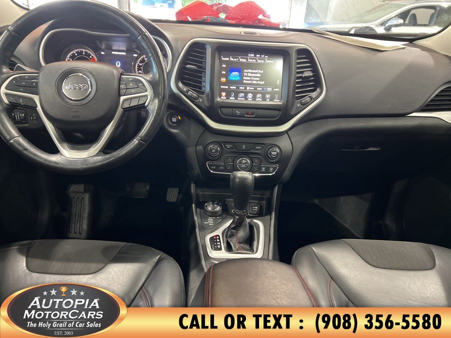 Used 2018 Jeep Cherokee Trailhawk AWD/4WD image 26