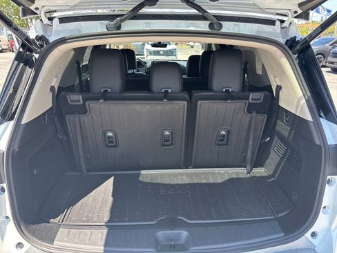 Certified 2025 Nissan Pathfinder Platinum w/ Cargo Package FWD image 33