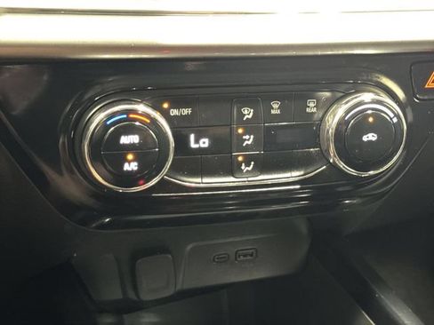 Certified 2024 Chevrolet Trax LT FWD image 19