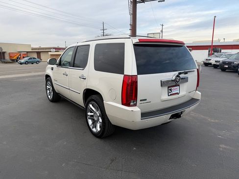 Used 2011 Cadillac Escalade Platinum image 4