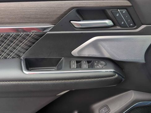 Used 2024 GMC Acadia Denali w/ Super Cruise Package image 23