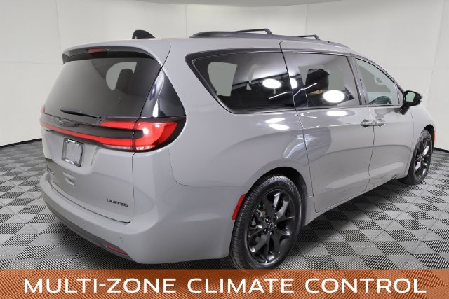 Used 2025 Chrysler Pacifica Limited FWD image 6