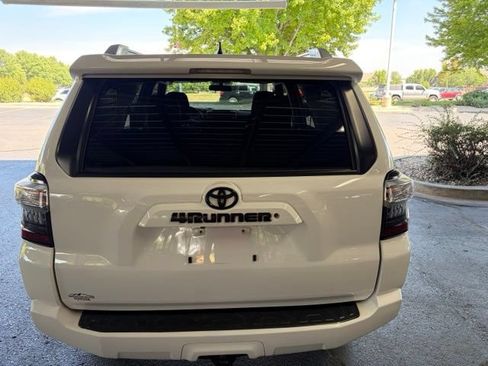 Used 2018 Toyota 4Runner SR5 AWD/4WD image 13