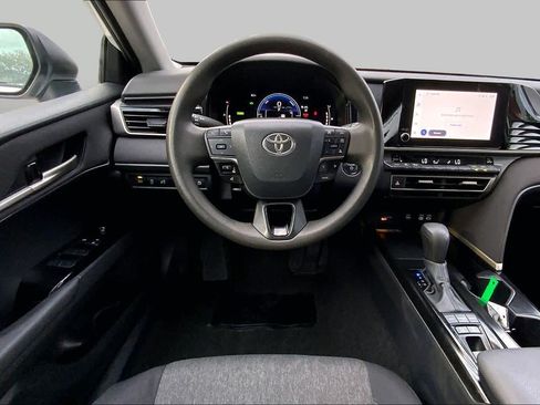 Used 2025 Toyota Camry LE FWD image 6