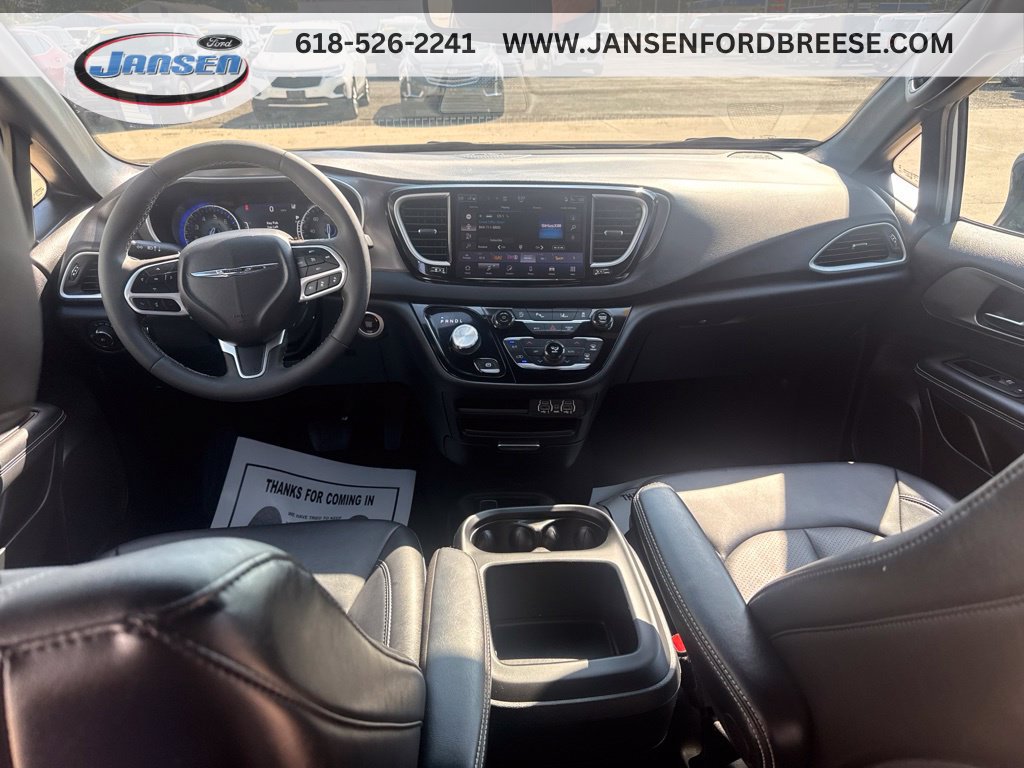 Used 2025 Chrysler Pacifica Select FWD image 33