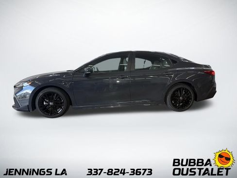 Used 2025 Toyota Camry SE w/ Convenience Package FWD image 2