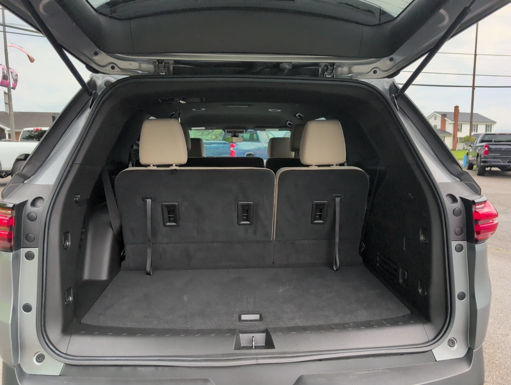Used 2023 Chevrolet Traverse LS AWD/4WD image 19