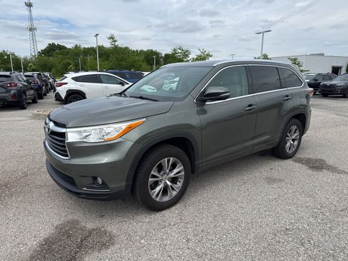 Used 2014 Toyota Highlander XLE FWD image 1