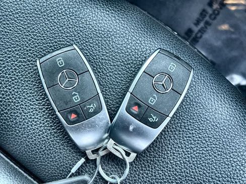 Used 2025 Mercedes-Benz GLB 250 image 28