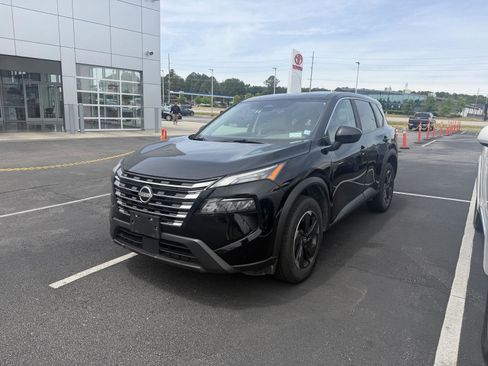 Used 2025 Nissan Rogue SV AWD/4WD image 3