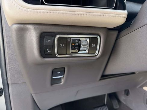 Used 2023 Lincoln Nautilus Reserve image 20