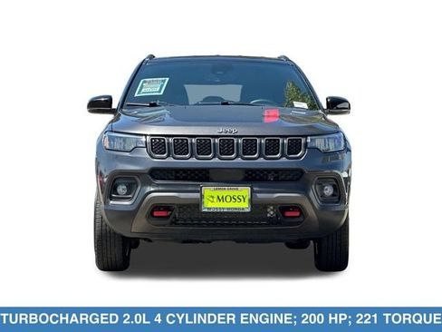 Used 2024 Jeep Compass Trailhawk AWD/4WD image 11