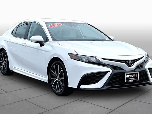 Used 2022 Toyota Camry SE w/ Convenience Package FWD image 2