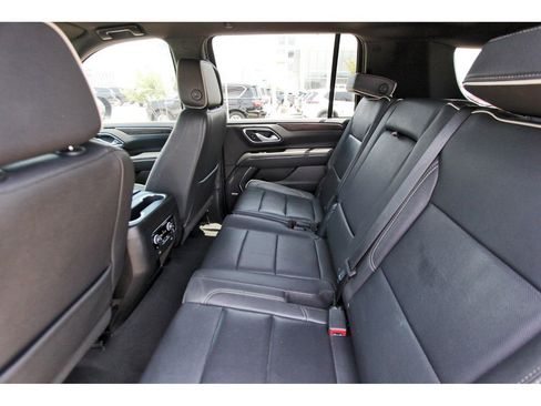 Used 2024 Chevrolet Suburban Premier RWD image 9
