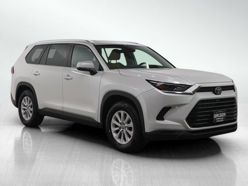 Used 2025 Toyota Grand Highlander AWD image 7