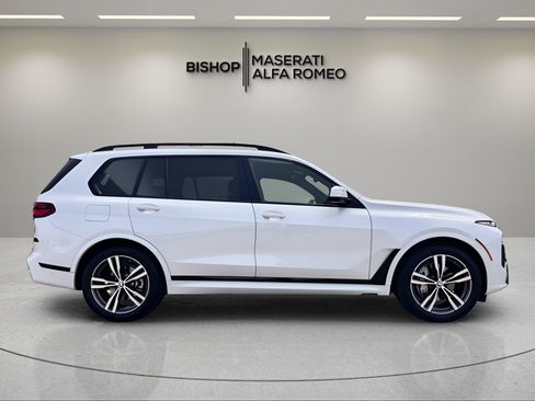 Used 2025 BMW X7 xDrive40i w/ M Sport Package AWD/4WD image 7