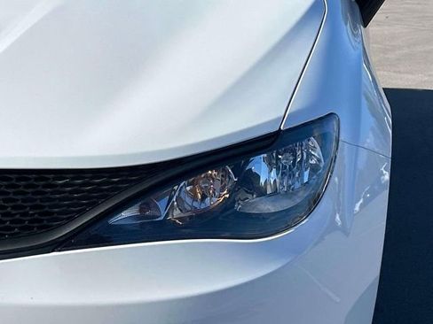 New 2026 Chrysler Voyager LX image 9