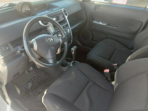 Used 2004 Scion xB image 9