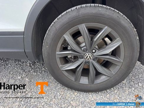 Used 2024 Volkswagen Tiguan SE w/ Panoramic Sunroof Package image 20