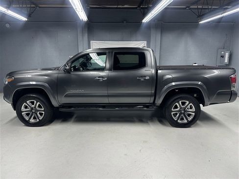 Used 2016 Toyota Tacoma Limited image 5