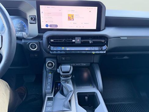 Used 2024 Toyota Land Cruiser image 25