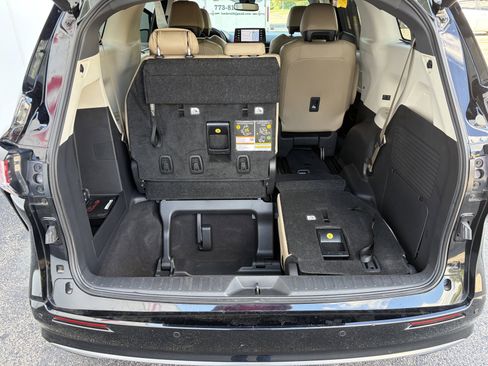 Used 2023 Toyota Sienna Limited FWD image 35