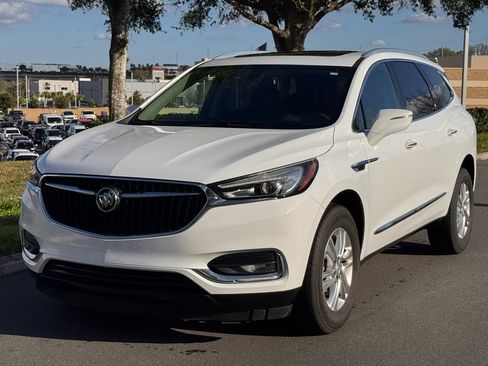 Used 2019 Buick Enclave Essence image 2