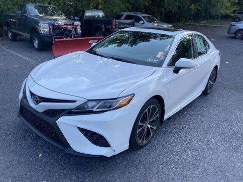 Used 2019 Toyota Camry SE w/ Convenience Package image 2