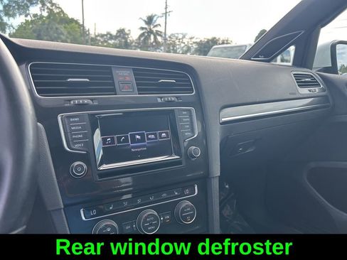 Used 2015 Volkswagen Golf 4-Door image 12