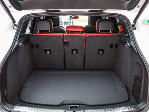 Used 2025 Porsche Macan image 31