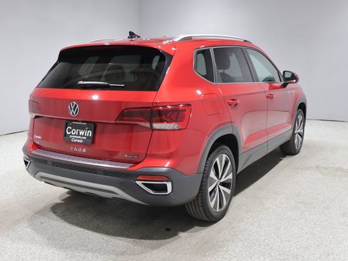 Used 2022 Volkswagen Taos SE AWD/4WD image 2