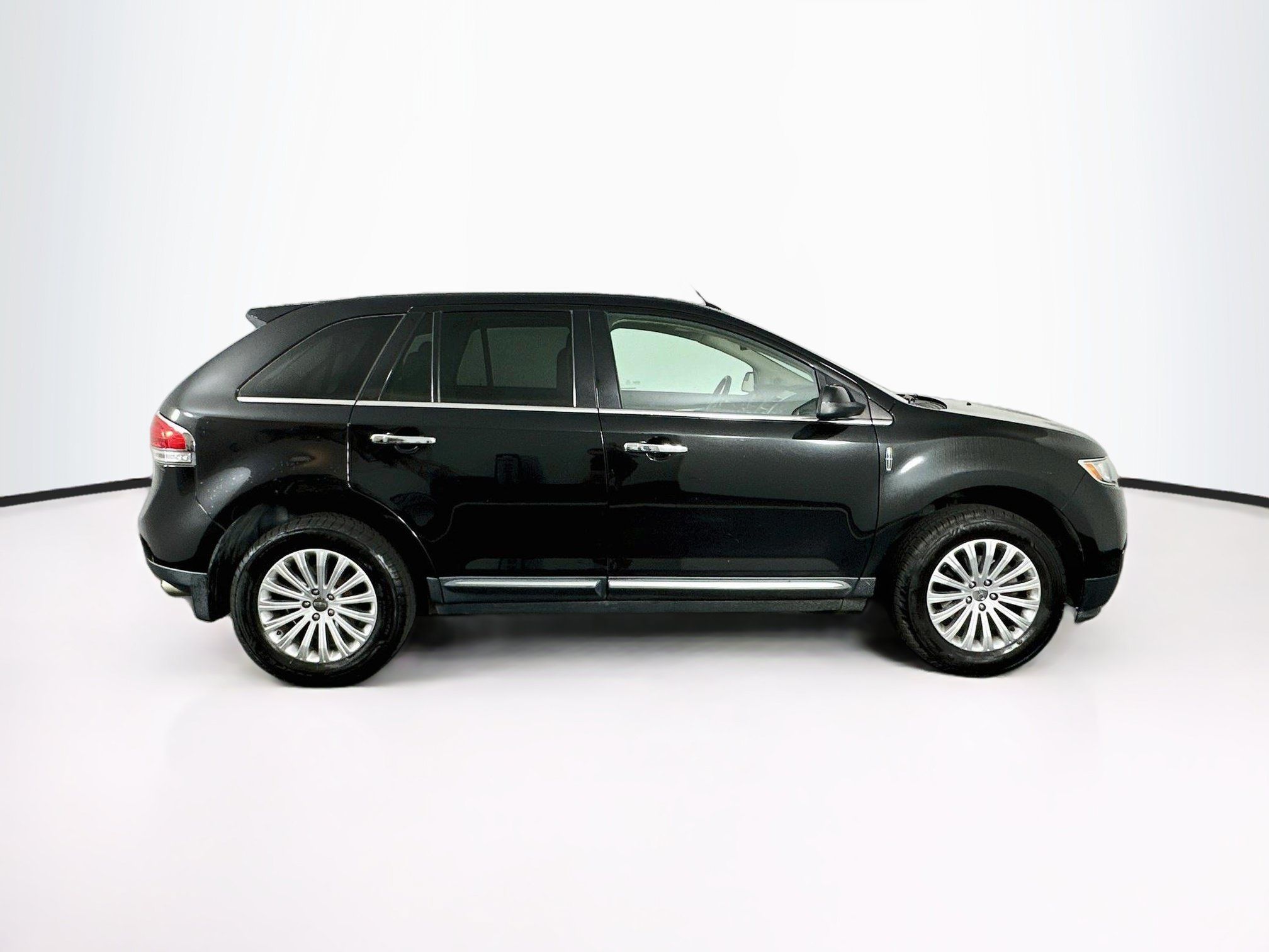 Used 2013 Lincoln MKX FWD image 10