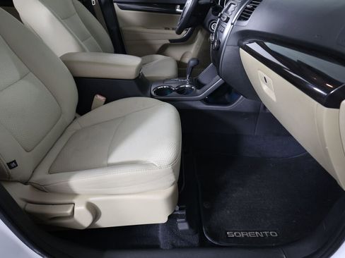 Used 2012 Kia Sorento LX image 26
