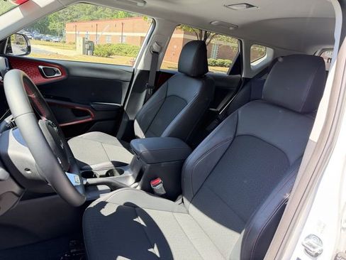 Certified 2025 Kia Soul GT-Line FWD image 5
