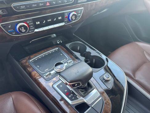 Used 2019 Audi Q7 3.0T Prestige w/ Prestige Package AWD/4WD image 13