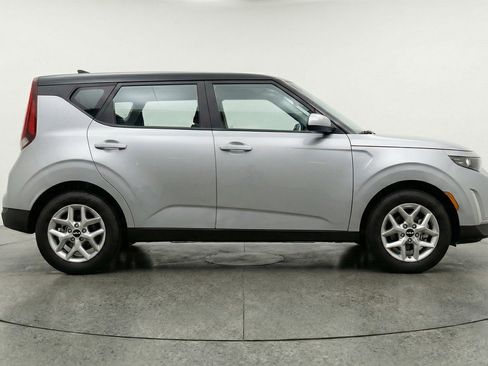 Used 2025 Kia Soul LX w/ LX Technology Package FWD image 11
