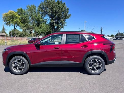 New 2025 Chevrolet Trax LT image 2