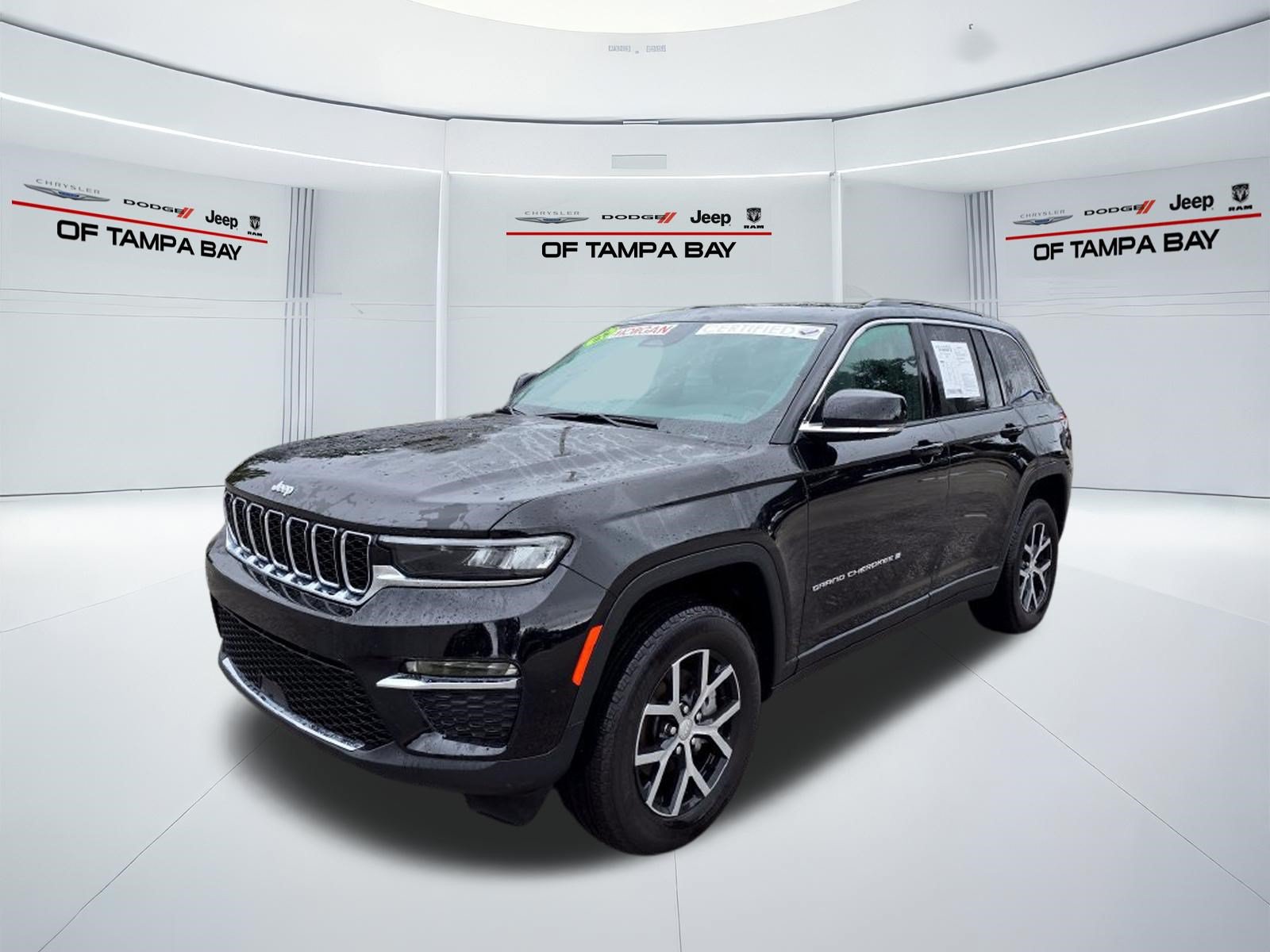 Used 2025 Jeep Grand Cherokee Limited AWD/4WD image 2