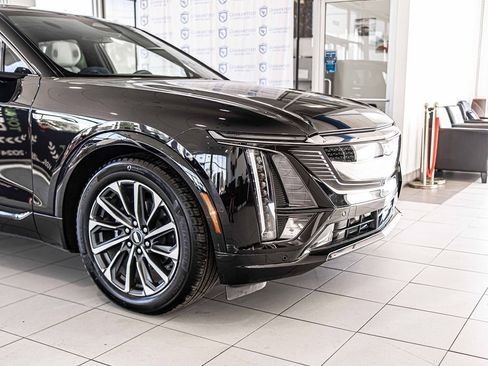 Used 2024 Cadillac Lyriq Sport image 3