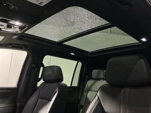 New 2026 Chevrolet Suburban High Country image 32