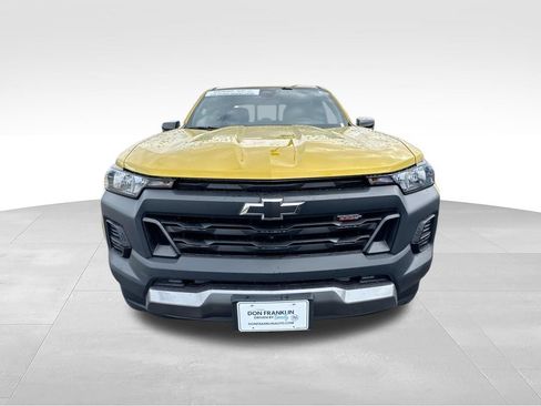 Used 2023 Chevrolet Colorado Trail Boss w/ Technology Package AWD/4WD image 3
