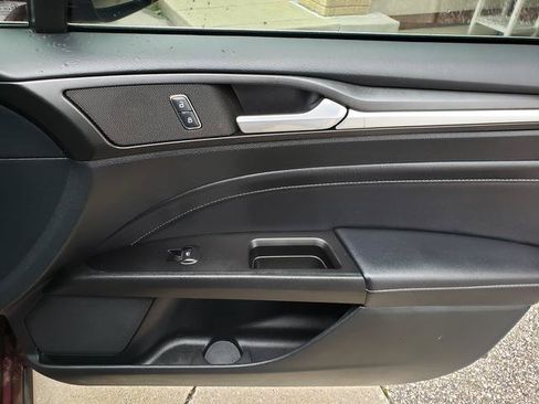 Used 2017 Ford Fusion Titanium AWD/4WD image 18