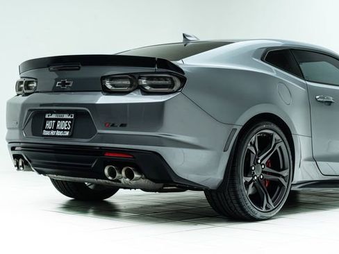 Used 2019 Chevrolet Camaro SS RWD image 14