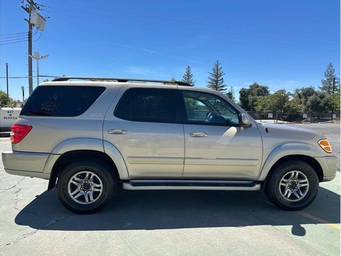 Used 2004 Toyota Sequoia SR5 RWD image 6