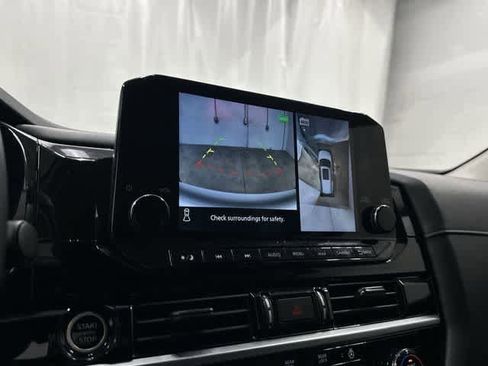 Used 2023 Nissan Pathfinder SL FWD image 23