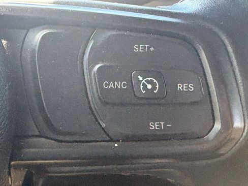 Used 2023 Jeep Gladiator Sport AWD/4WD image 15