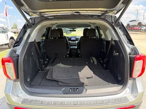 Used 2023 Ford Explorer XLT w/ Equipment Group 202A RWD image 8