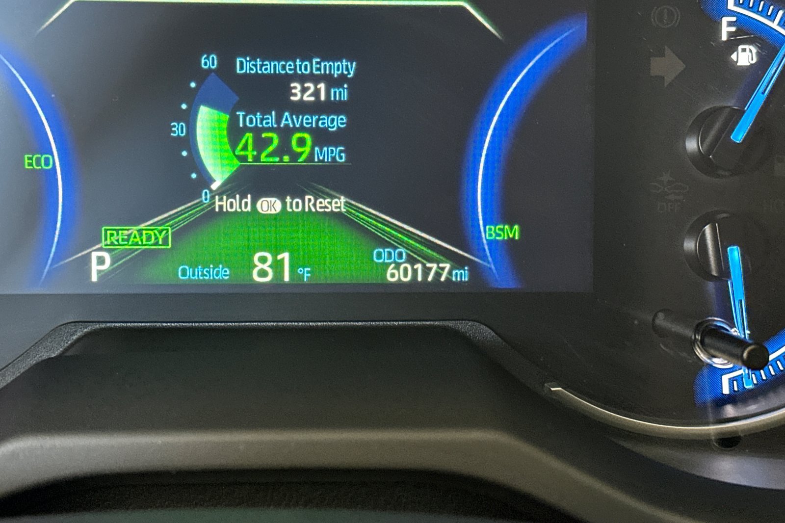 Used 2025 Toyota RAV4 XLE AWD/4WD image 29